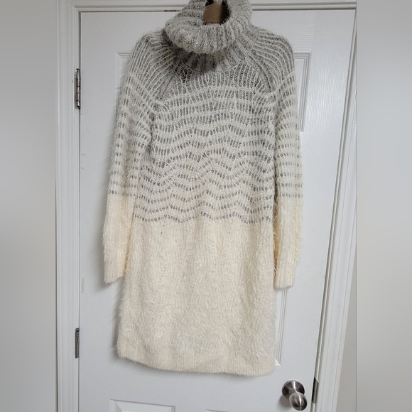 Anthroplogie Sleeping On Snow Shelvy Eyelash Sweater Dress. - Picture 3 of 10